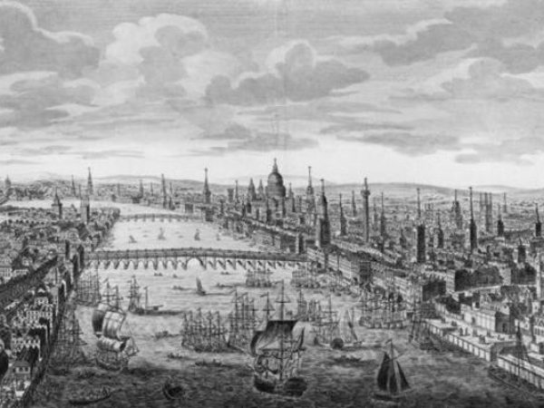 XJF258690 A General View of the City of London next to the River Thames, c.1780 (engraving) (b/w photo); by English School, (18th century); Private Collection; English, out of copyright